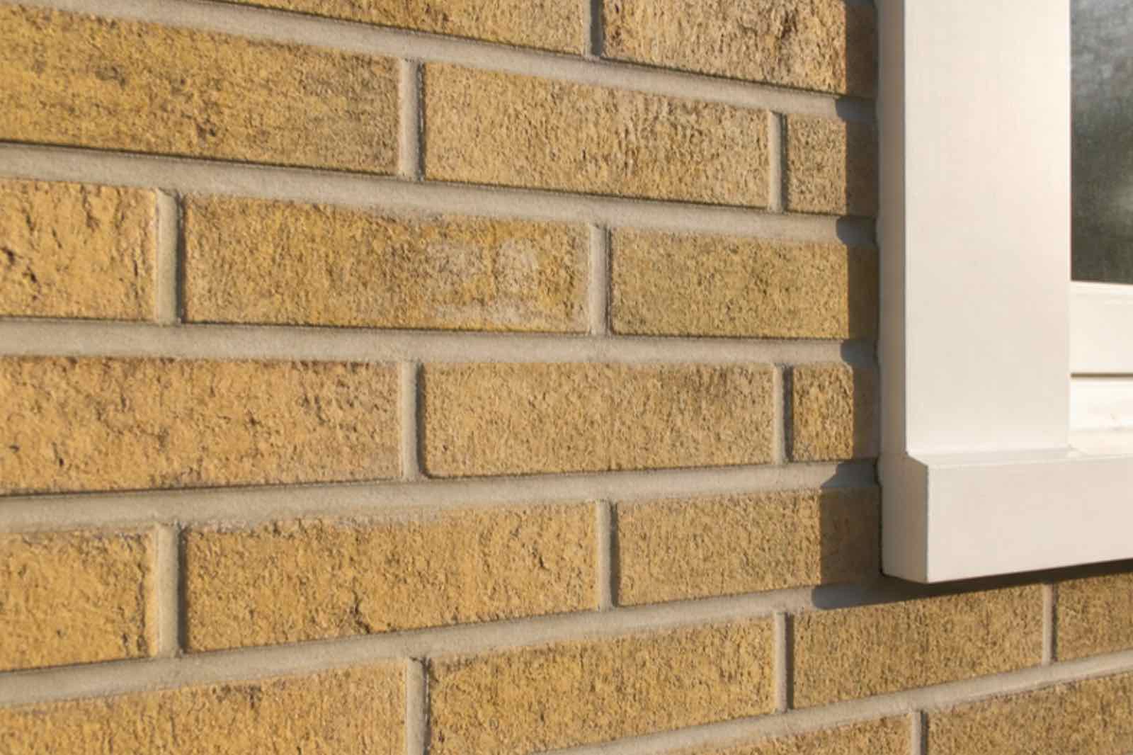 Nye ensartede fuger i gule mursten